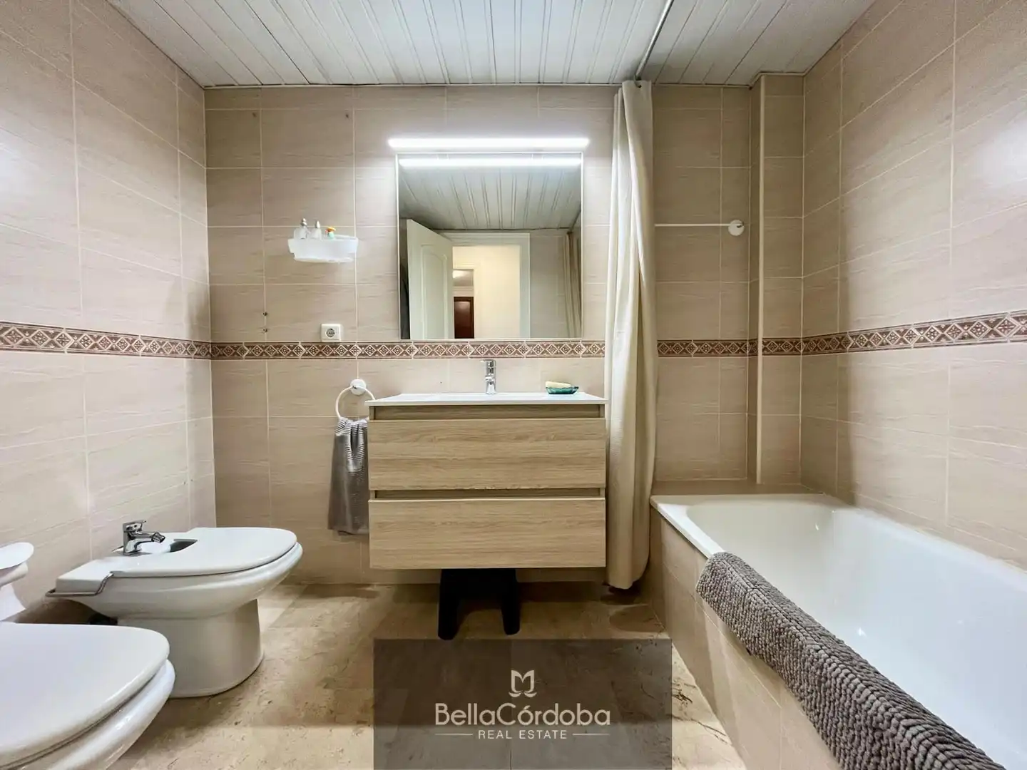 Baño de Piso en venta en Córdoba con Aire acondicionado, Terraza y Trastero