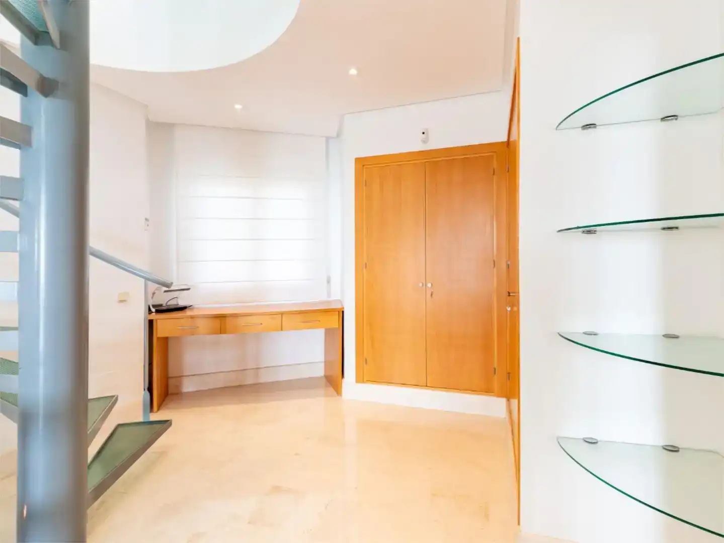 Flat for rent in Marbella  with Air Conditioner, Swimming Pool and Balcony