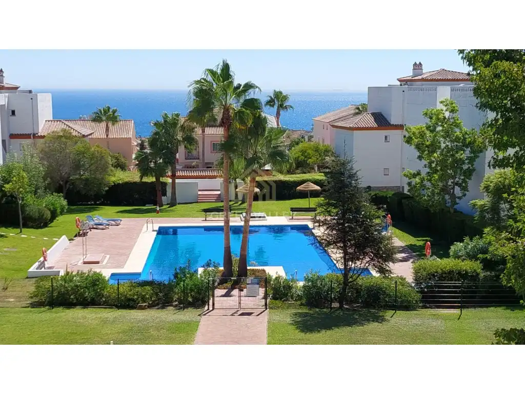 Vista exterior de Apartament de lloguer en La Alcaidesa amb Aire condicionat, Jardí privat i Terrassa