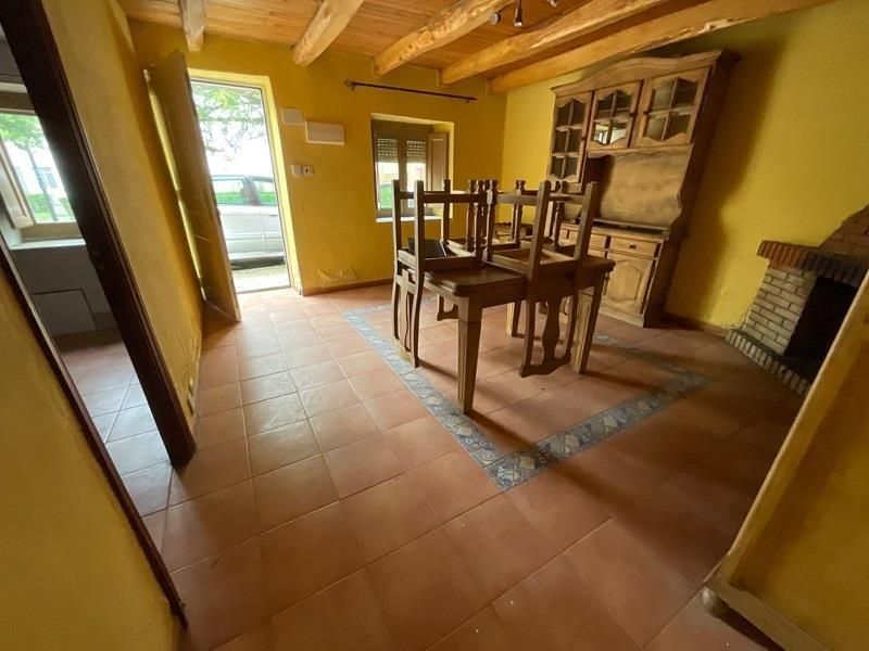 Cuina de Casa o xalet en venda en Cubillas de los Oteros amb Calefacció i Jardí privat