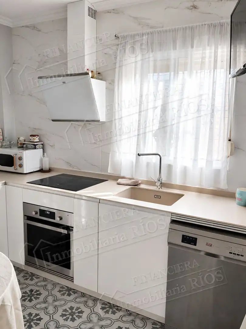 Cuina de Casa o xalet en venda en Alcalá de Guadaira amb Aire condicionat i Terrassa