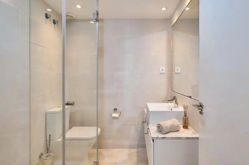 Bathroom of Ground floor for rent in Benahavís  with Air Conditioner, Private garden and Terrace