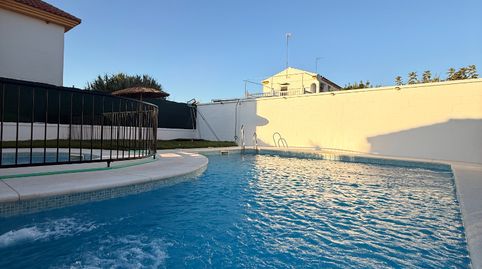 Foto 3 de Casa adosada en venta en Carrión de los Céspedes, Sevilla