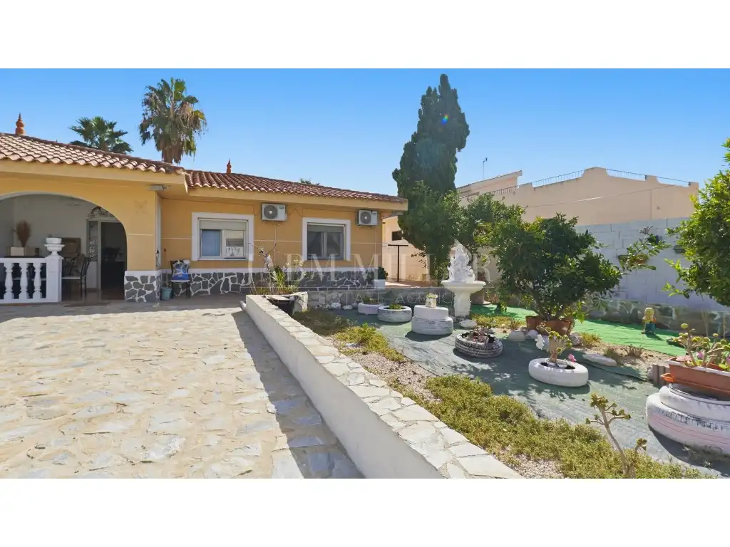 Exterior view of Houses for sale in La Huerta  