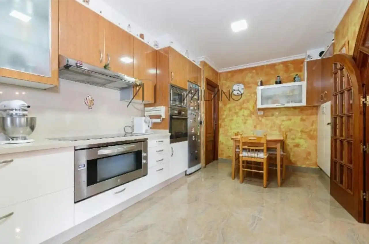 Cuina de Casa o xalet en venda en Moaña amb Calefacció, Jardí privat i Terrassa