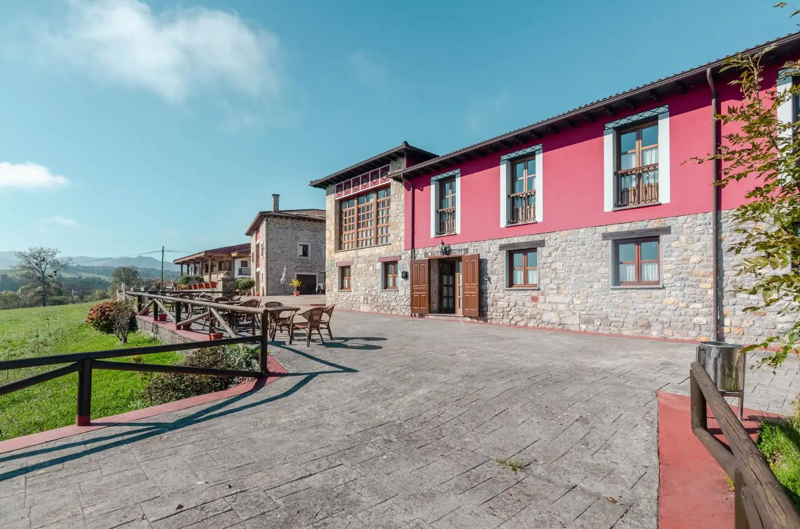 Vista exterior de Edificio en venta en Parres, Asturias