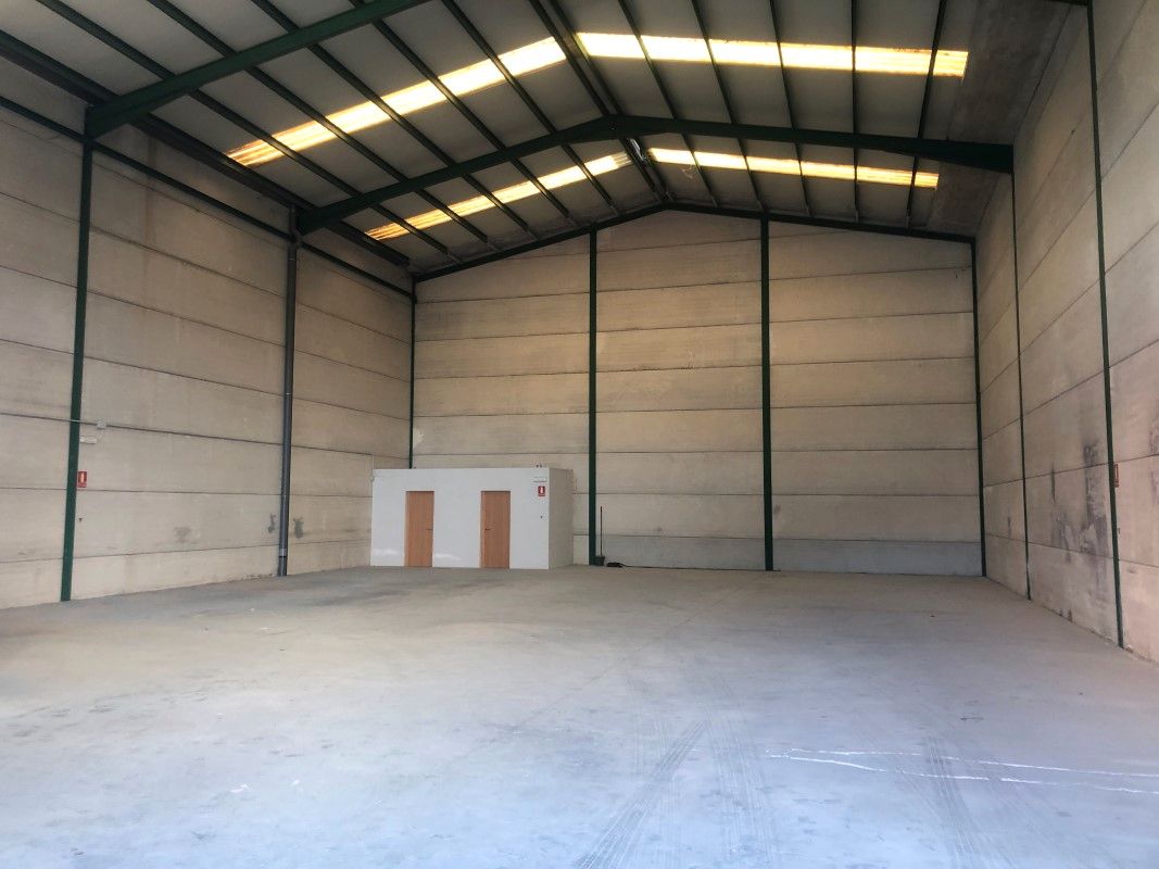 Industrial buildings to rent in Xeresa