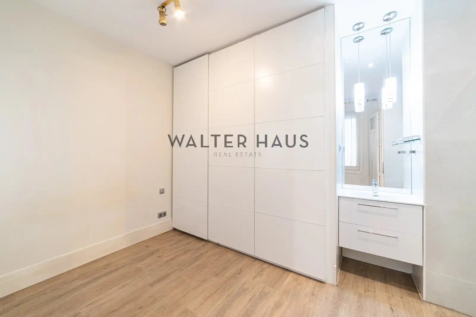 Bedroom of Flat for sale in Madrid  with Air Conditioner, Heating and Oven