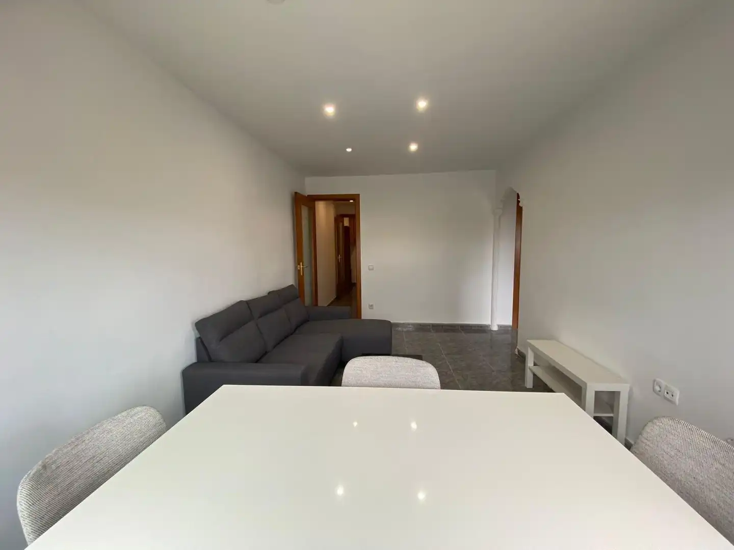 Sala de estar de Piso en venta en L'Hospitalet de Llobregat con Calefacción y Balcón