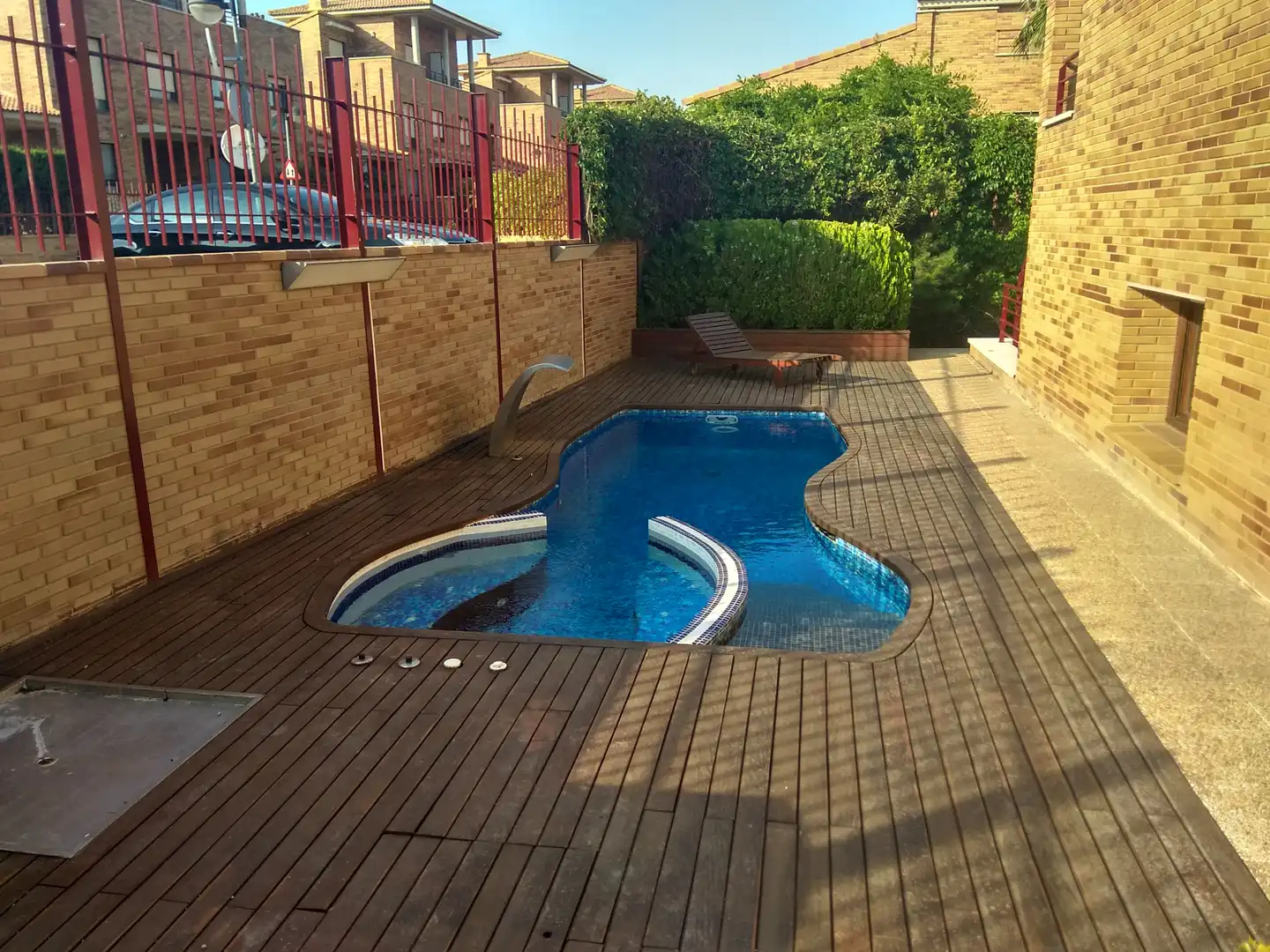 Swimming pool of Houses for sale in Zaragoza  with Air Conditioner, Private garden and Parquet flooring