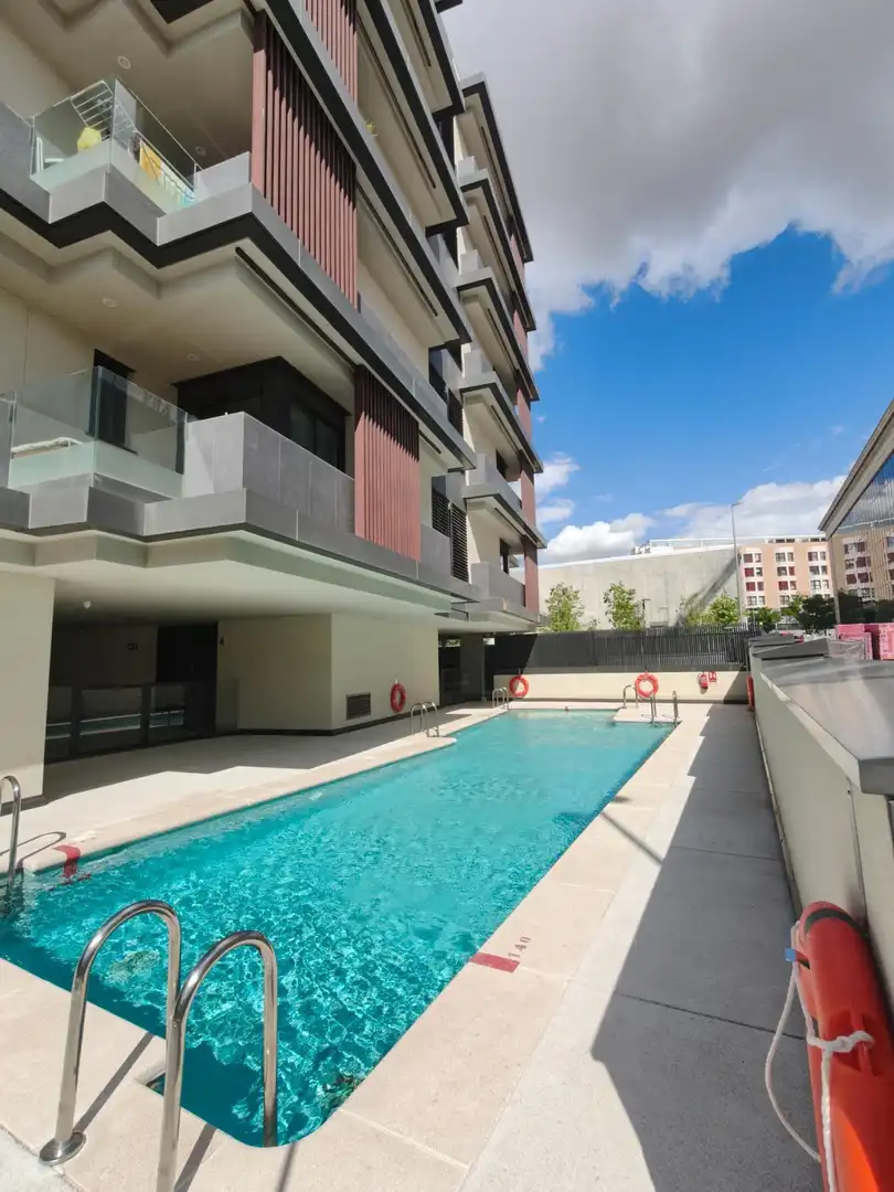 Piscina de Pis en venda en Madrid amb Aire condicionat, Calefacció i Terrassa