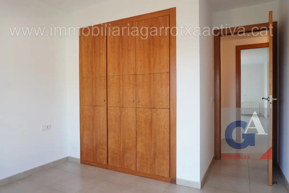 Dormitori de Dúplex en venda en Olot amb Calefacció, Terrassa i Balcó