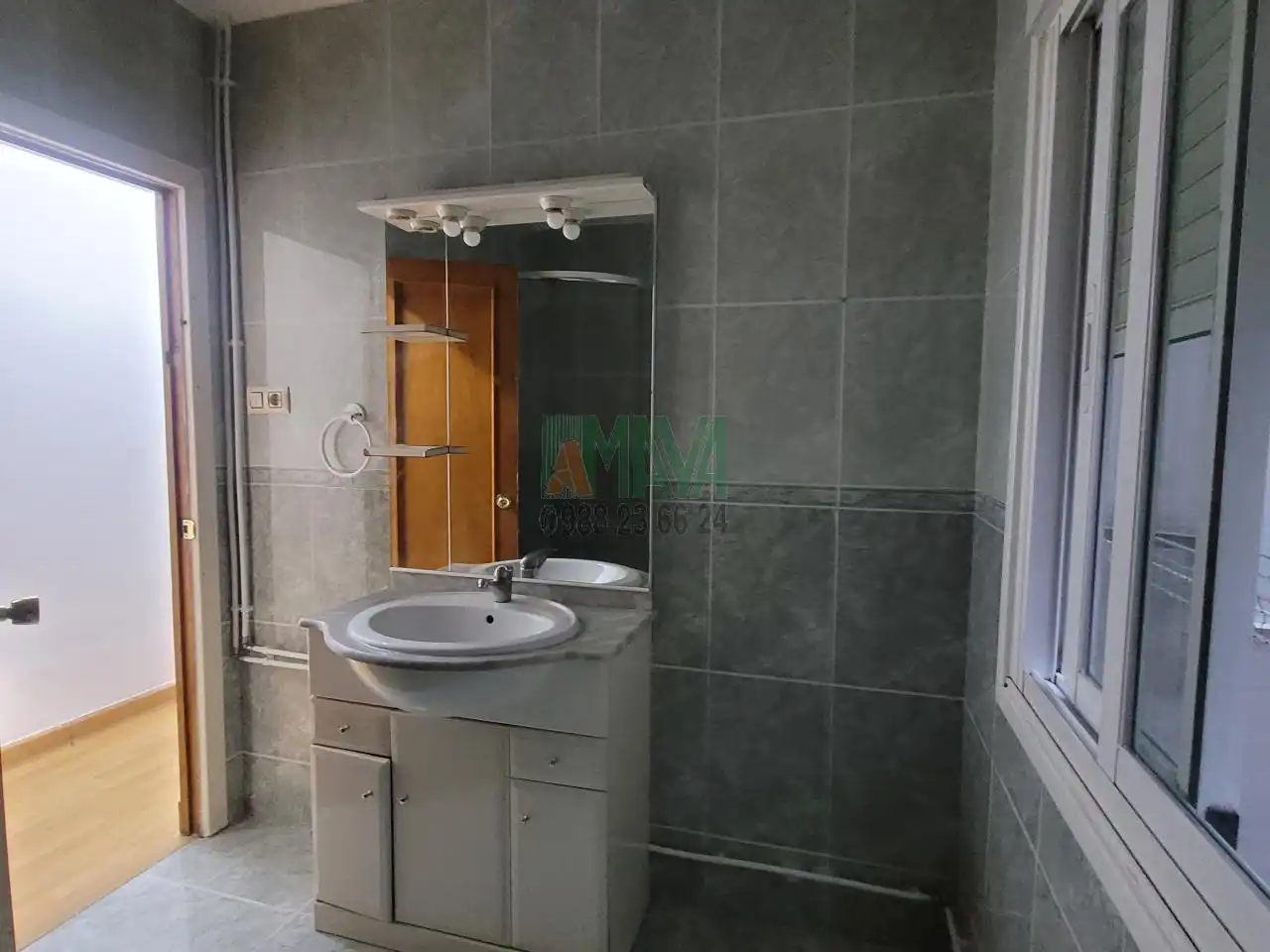 Badezimmer von Wohnung zur Miete in Ourense Capital  mit Heizung und Balkon