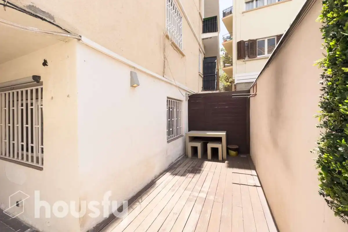 Terrasse von Erdgeschoss zum Verkauf in Barcelona mit Klimaanlage, Heizung und Privatgarten