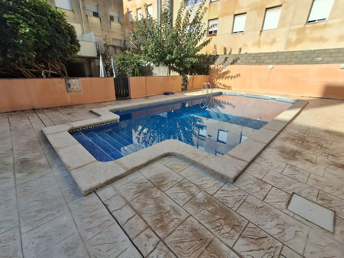 Piscina de Casa adosada en venda en Tortosa amb Aire condicionat, Calefacció i Jardí privat