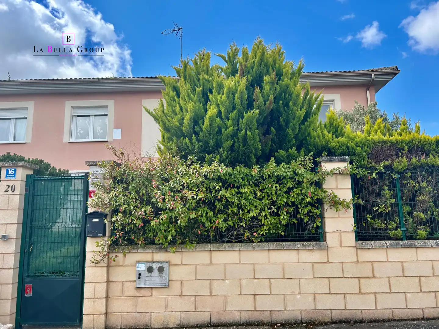 Vista exterior de Casa o chalet en venta en Oña con Calefacción, Jardín privado y Amueblado