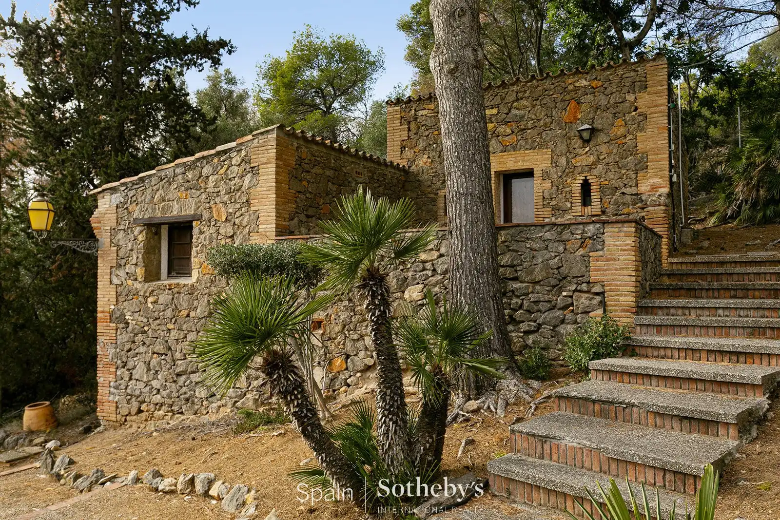 Vista exterior de Casa o xalet en venda en Castelldefels amb Aire condicionat, Calefacció i Jardí privat