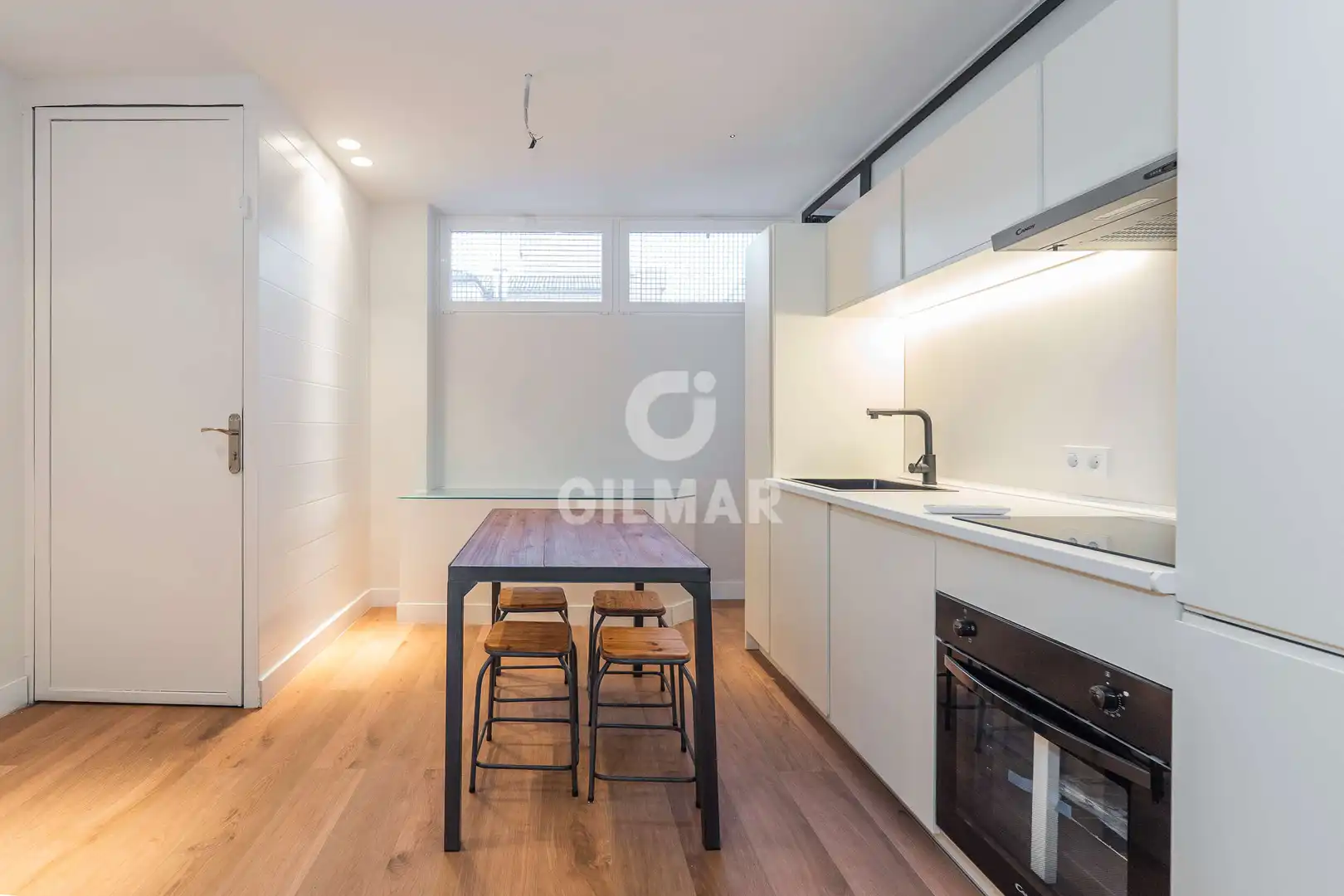 Cuina de Dúplex en venda en  Madrid Capital amb Calefacció i Moblat
