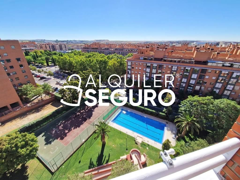 Vista exterior de Pis de lloguer en  Madrid Capital amb Calefacció, Terrassa i Piscina