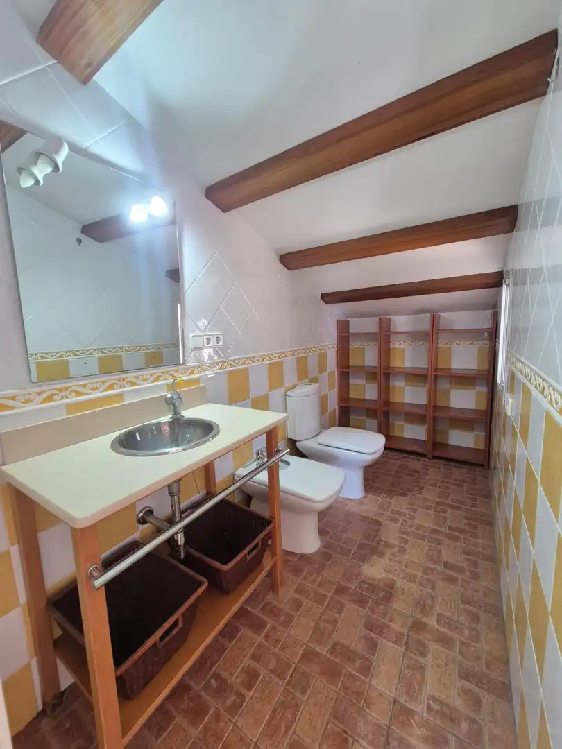 Baño de Casa adosada de alquiler en Manises con Aire acondicionado, Terraza y Amueblado