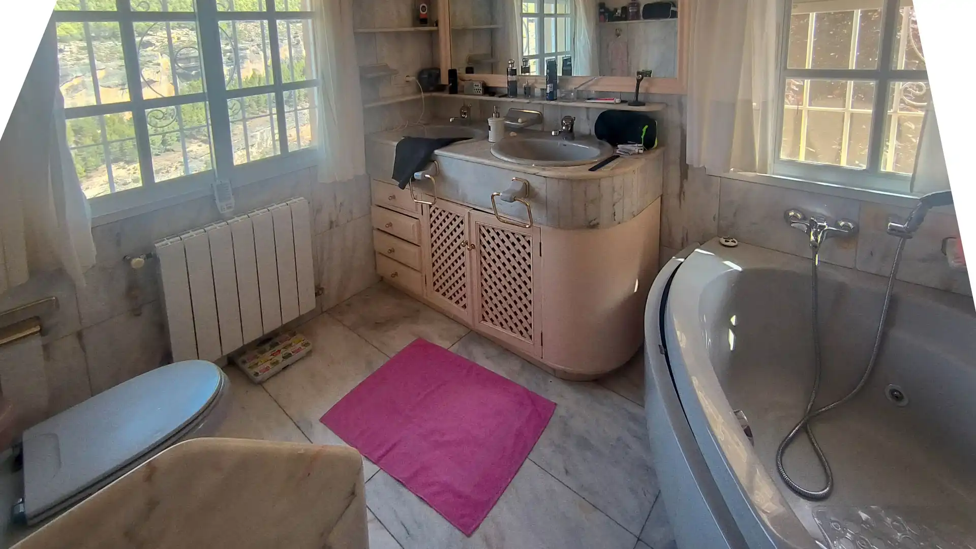 Baño de Casa o chalet en venta en Cuenca con Aire acondicionado, Calefacción y Jardín privado