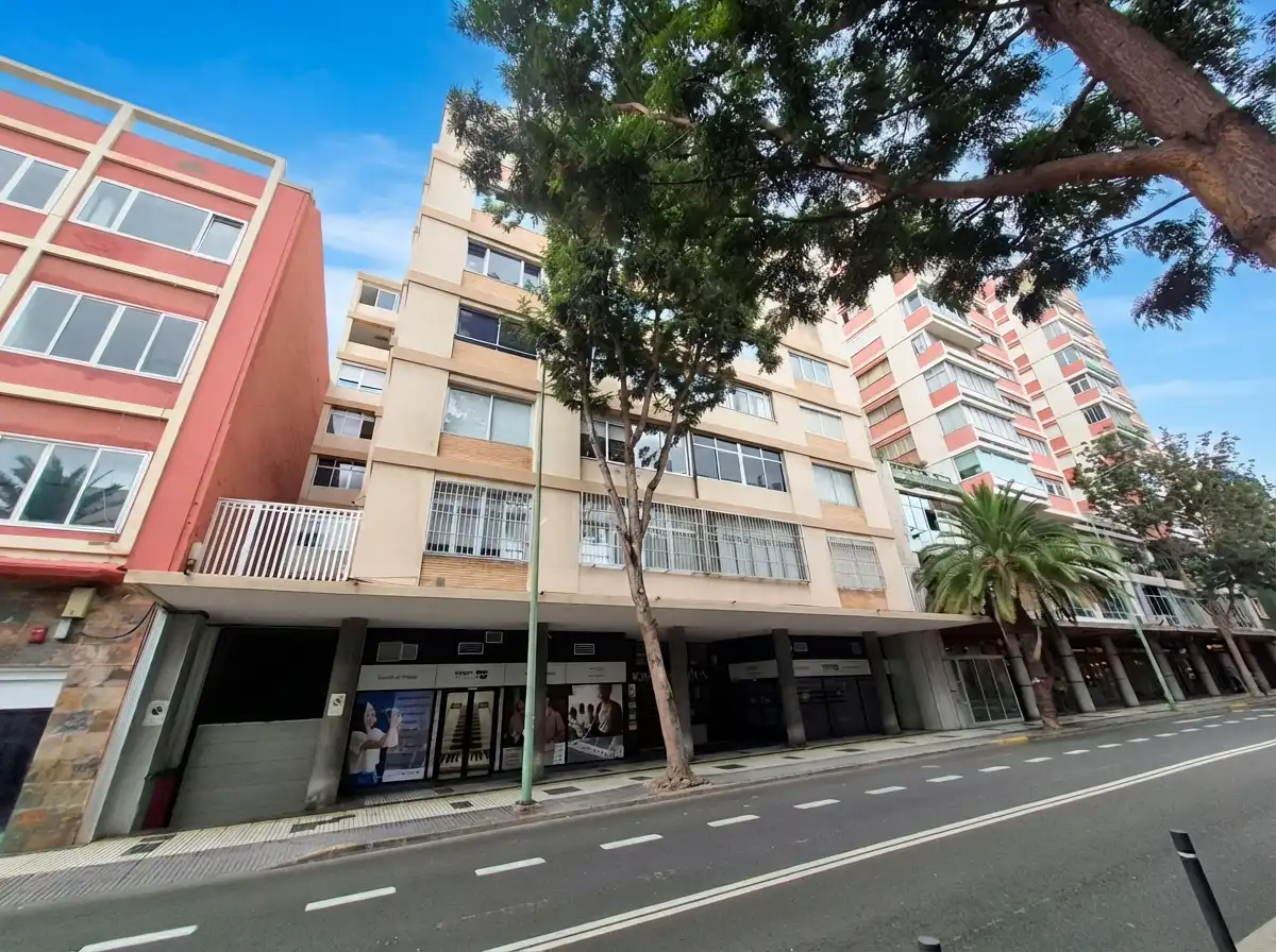 Vista exterior de Oficina en venta en Las Palmas de Gran Canaria con Alarma