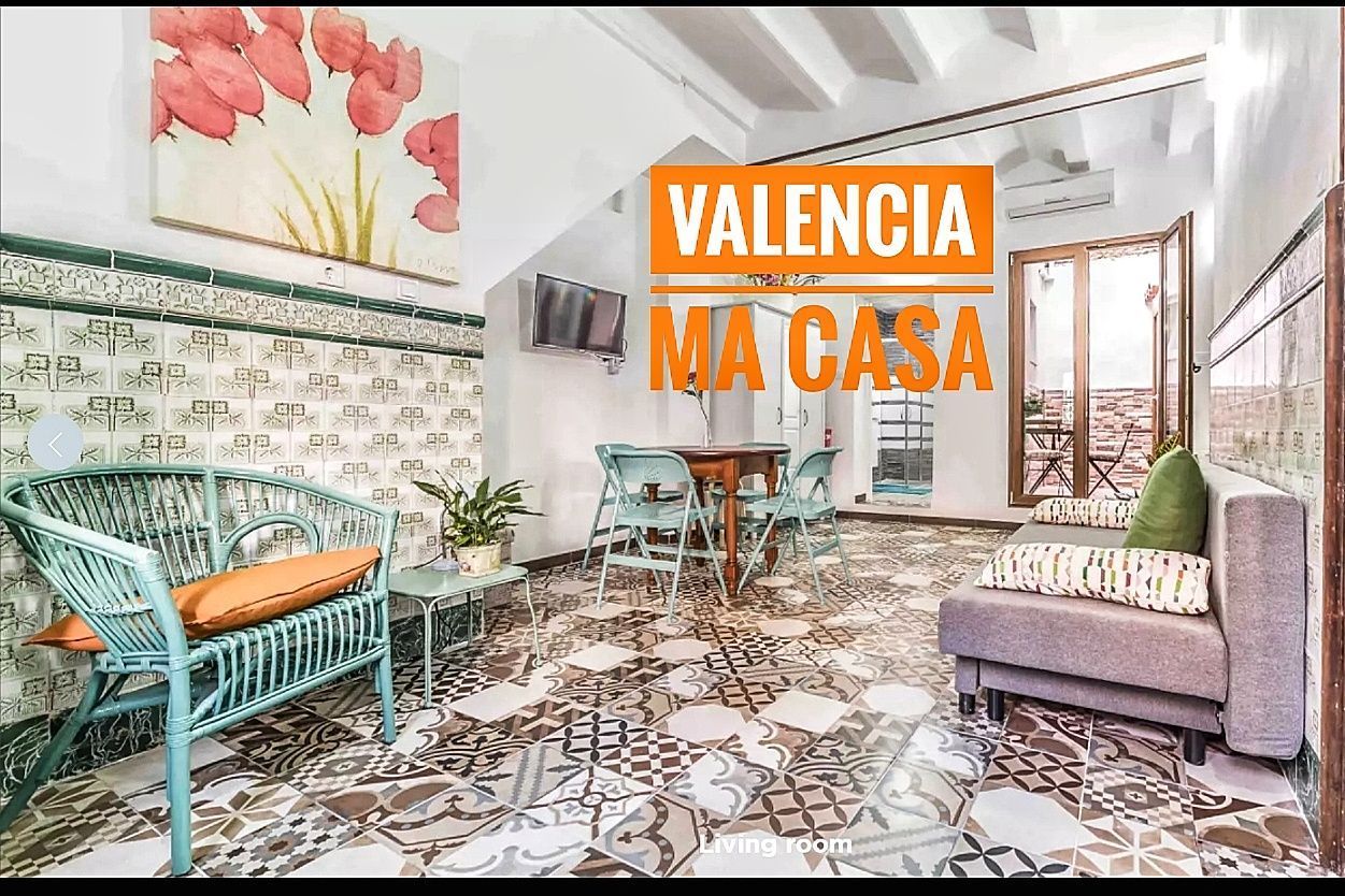 Exterior view of Flat to rent in  Valencia Capital  with Air Conditioner, Heating and Furnished