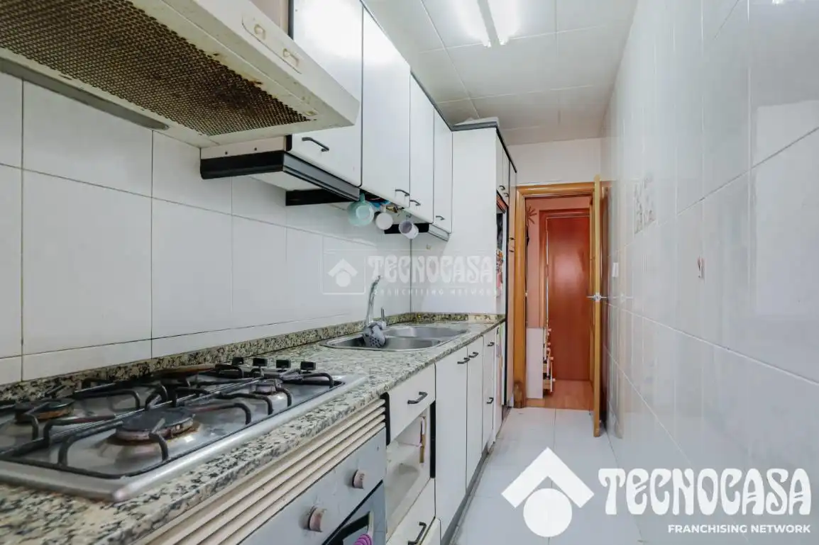 Küche von Wohnung zum Verkauf in Barcelona mit Parkett