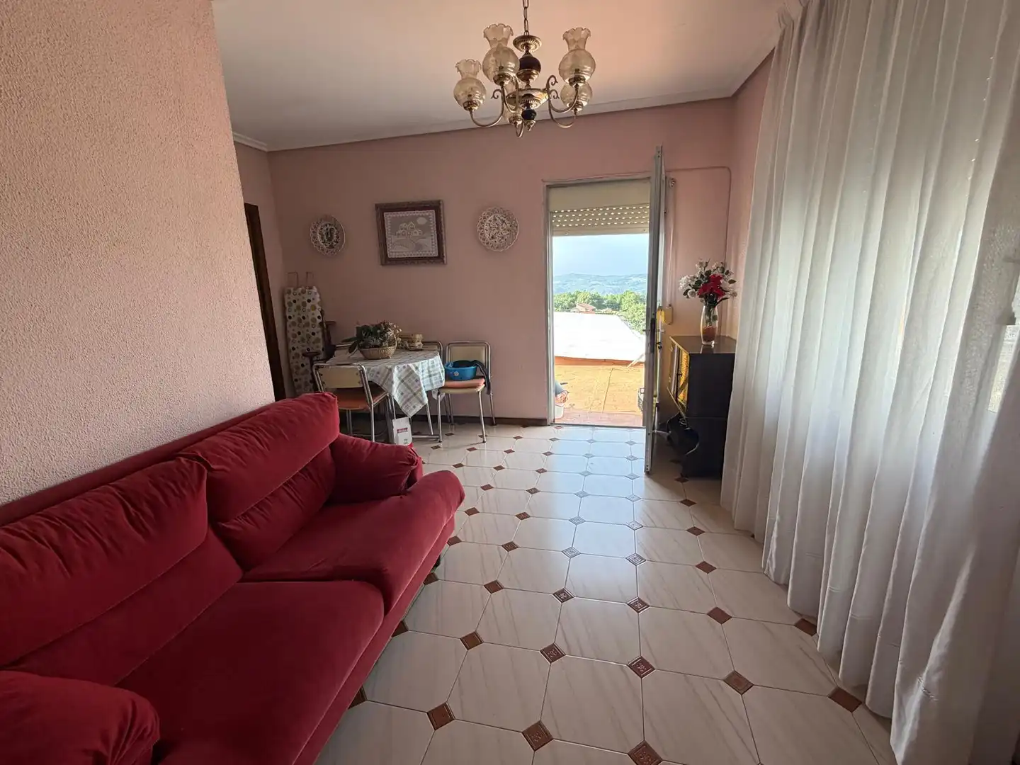 Sala d'estar de Casa adosada en venda en Castro Caldelas amb Calefacció, Jardí privat i Terrassa