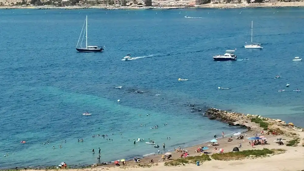 Vista exterior de Pis en venda en Alicante / Alacant amb Aire condicionat, Calefacció i Jardí privat
