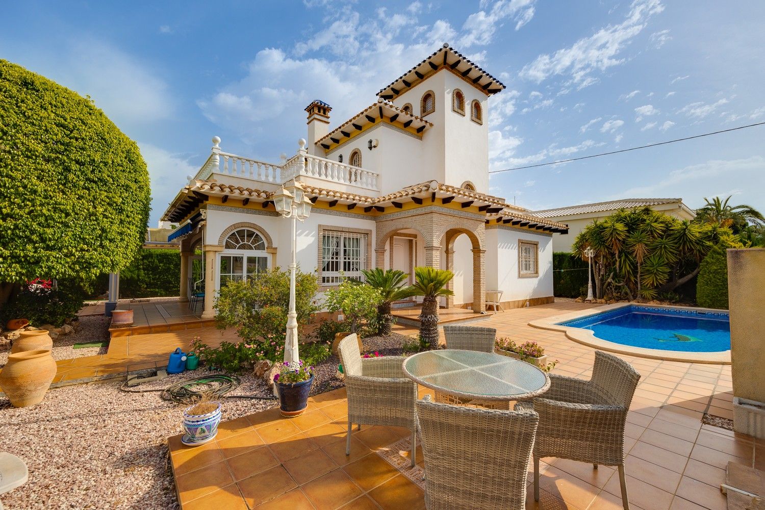 Vista exterior de Casa o xalet en venda en Orihuela amb Calefacció, Jardí privat i Terrassa