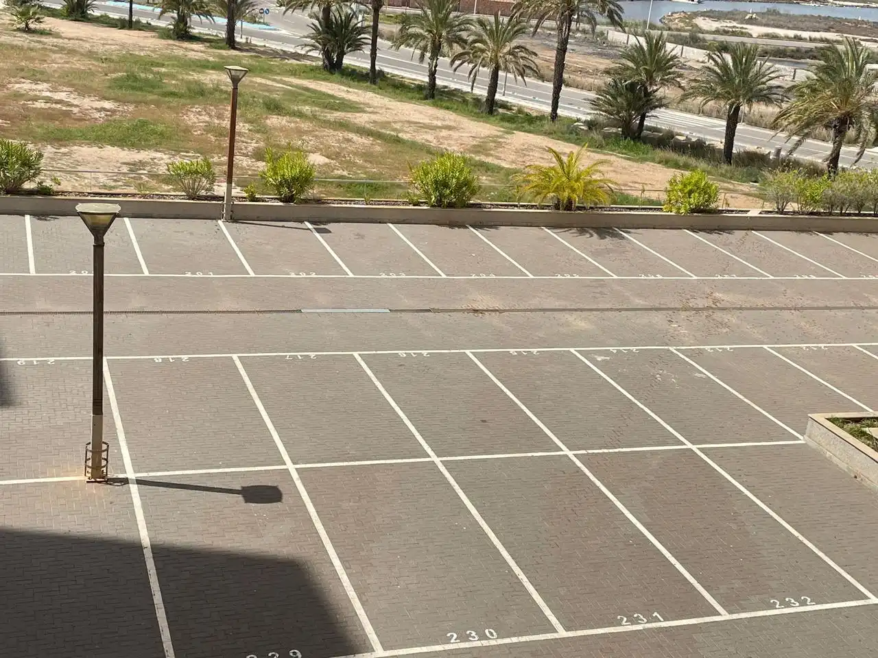 Aparcament de Apartament en venda en La Manga del Mar Menor amb Aire condicionat, Terrassa i Piscina