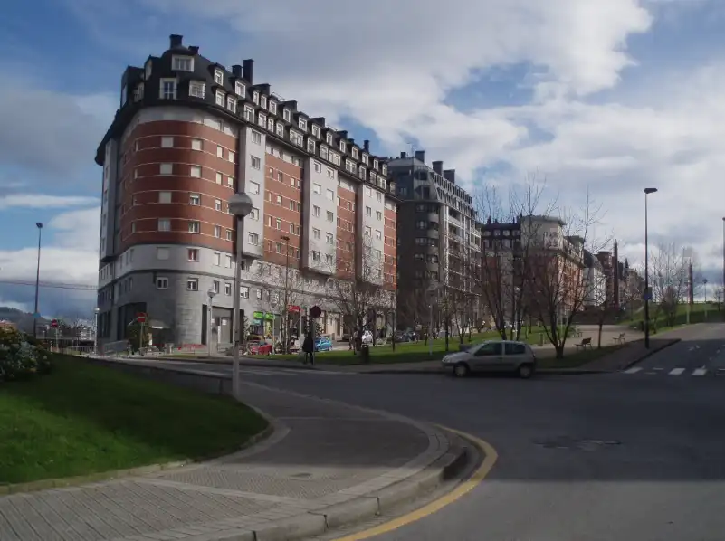 Vista exterior de Pis en venda en Bilbao  amb Calefacció i Traster