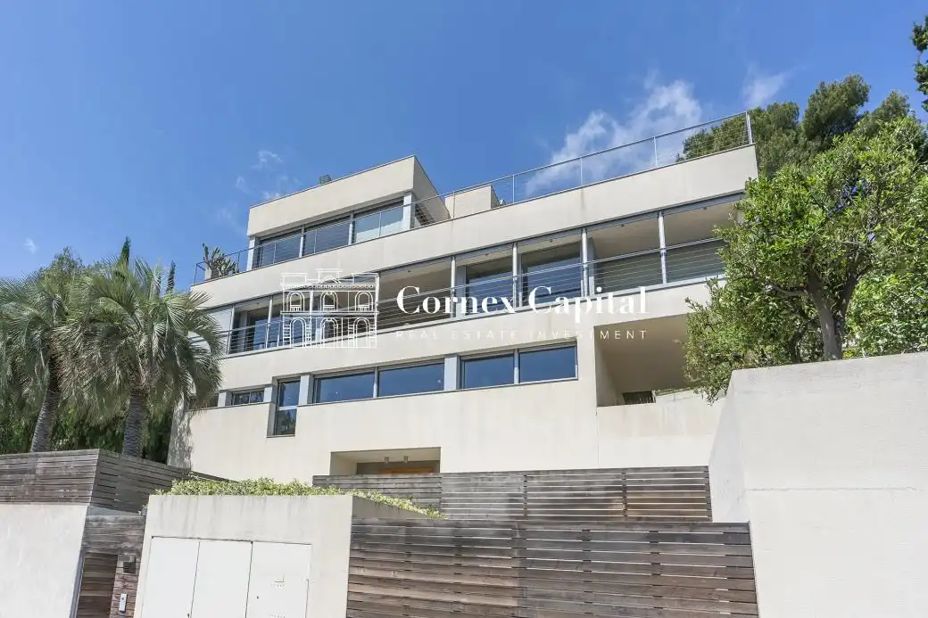 Vista exterior de Casa o xalet en venda en Barcelona amb Aire condicionat, Calefacció i Jardí privat