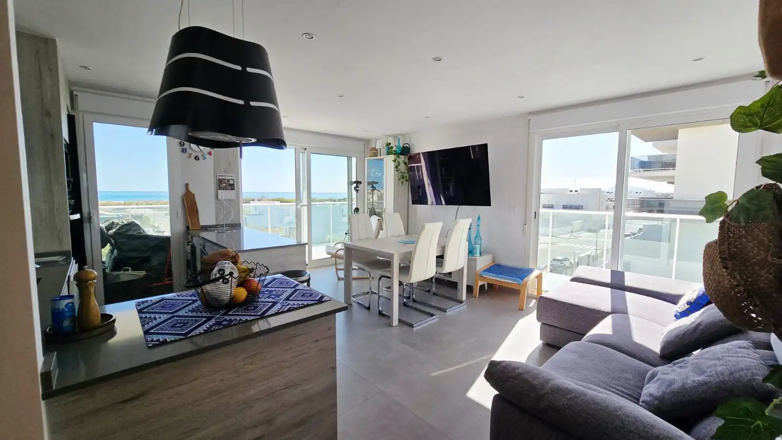 Sala d'estar de Apartament en venda en Oliva amb Aire condicionat, Terrassa i Traster