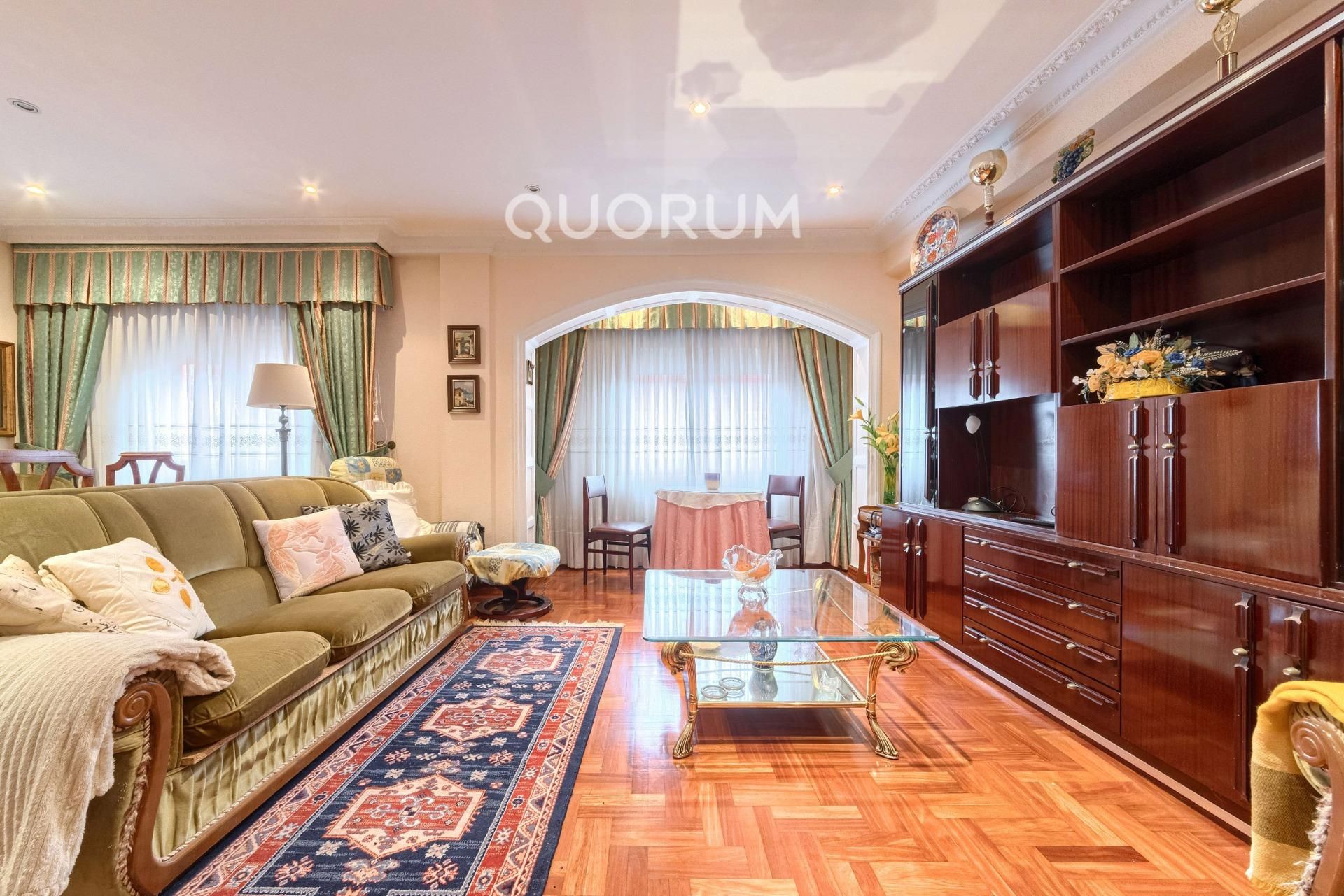 Wohnzimmer von Wohnung zum Verkauf in Basauri  mit Heizung und Parkett