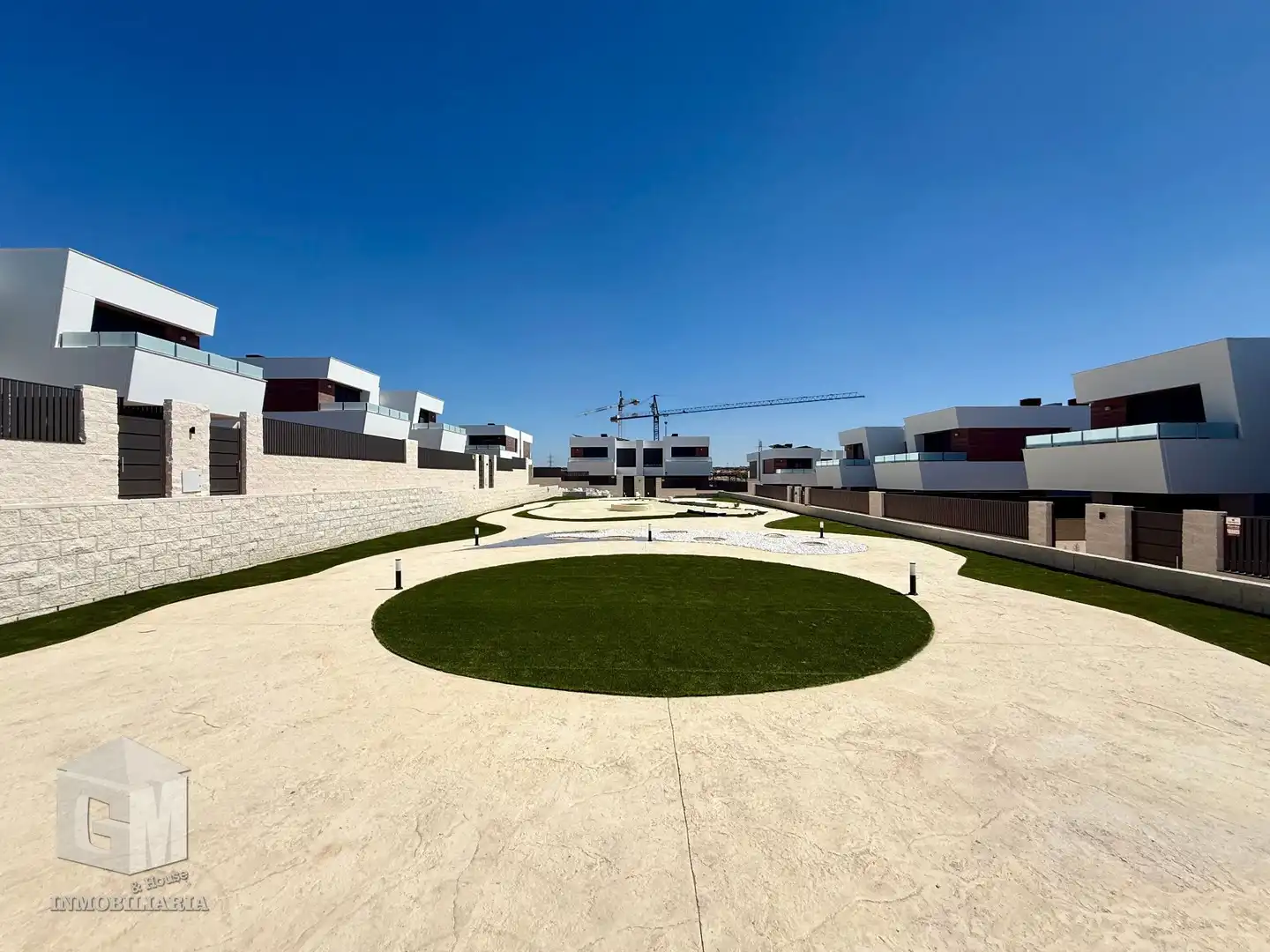 Vista exterior de Casa adosada en venda en Villaviciosa de Odón amb Calefacció, Jardí privat i Terrassa