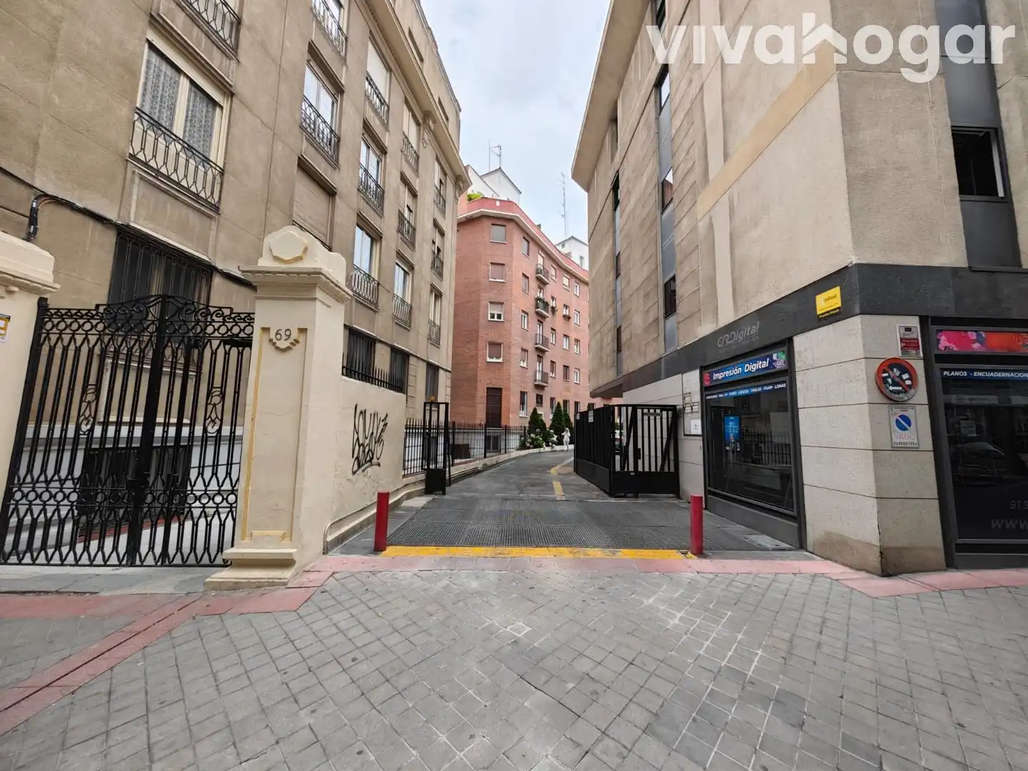 Außenansicht von Garage zum Verkauf in Madrid