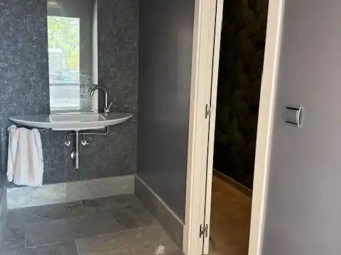 Bany de Local de lloguer en Villa de Prado