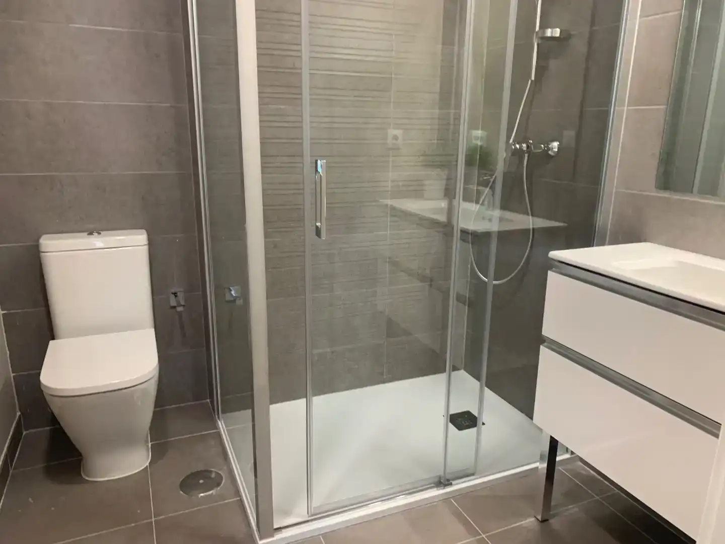 Bathroom of Flat for rent in Las Palmas de Gran Canaria  with Parquet flooring, Swimming Pool and Furnished