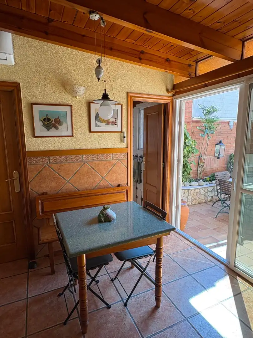 Comedor de Casa adosada en venta en Barcelona con Aire acondicionado, Calefacción y Jardín privado