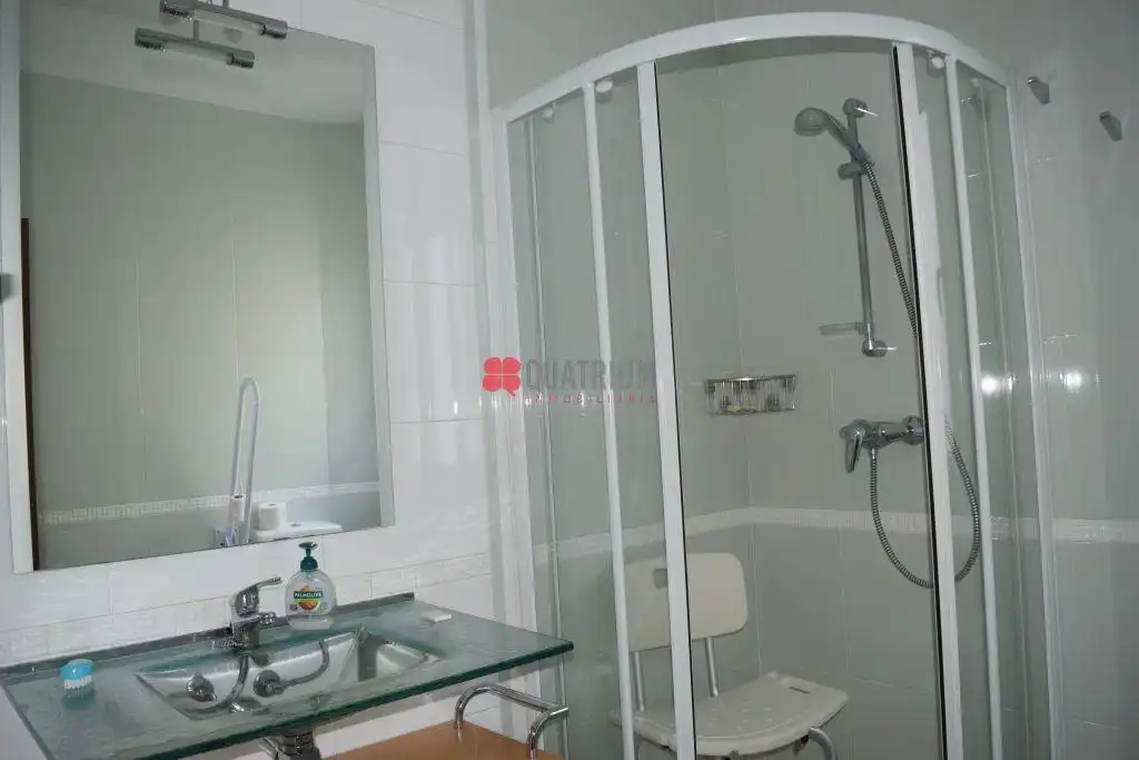 Baño de Piso en venta en Santiago de Compostela  con Calefacción