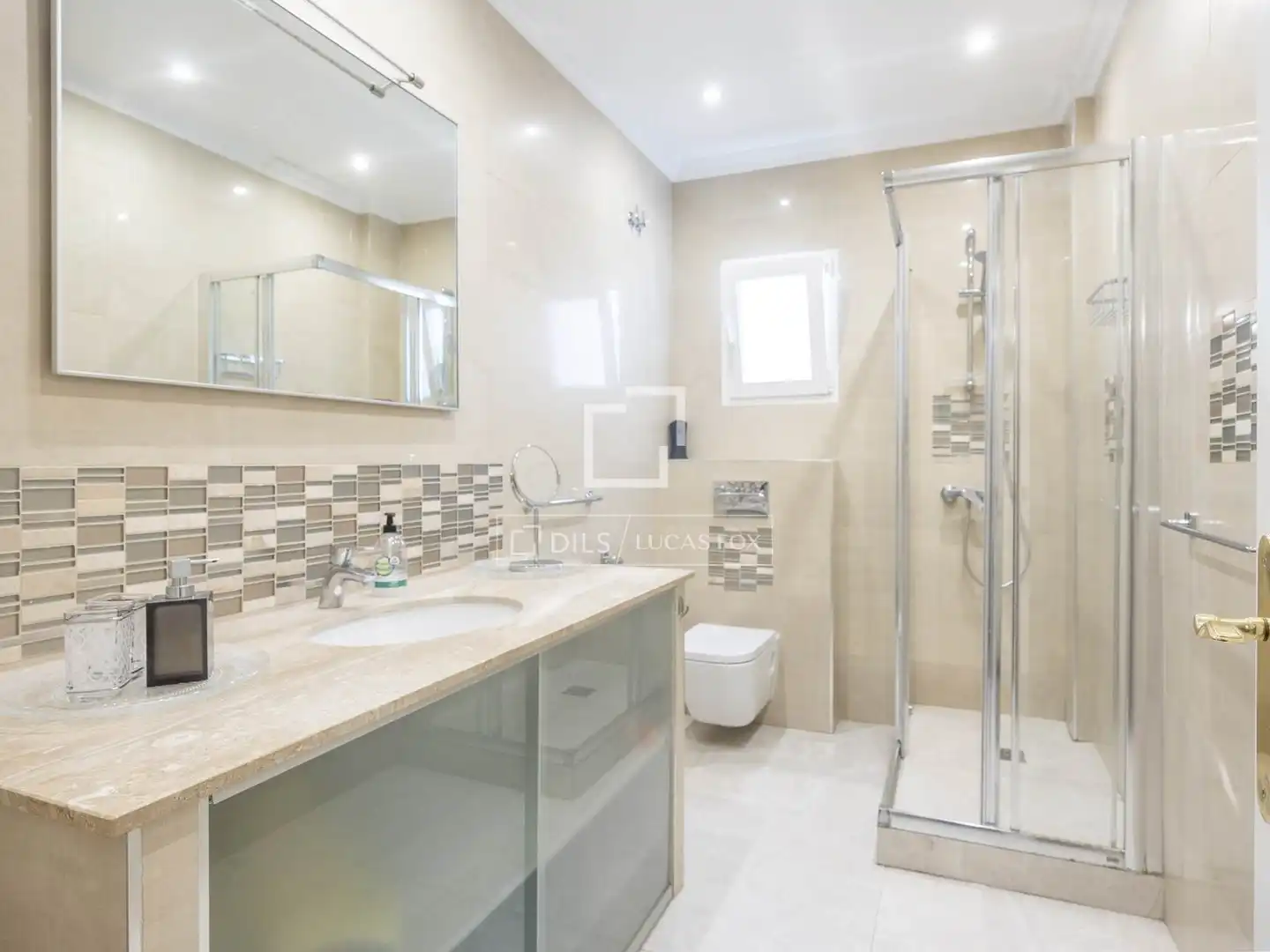 Bathroom of Flat for rent in Valencia  with Air Conditioner, Parquet flooring and Furnished