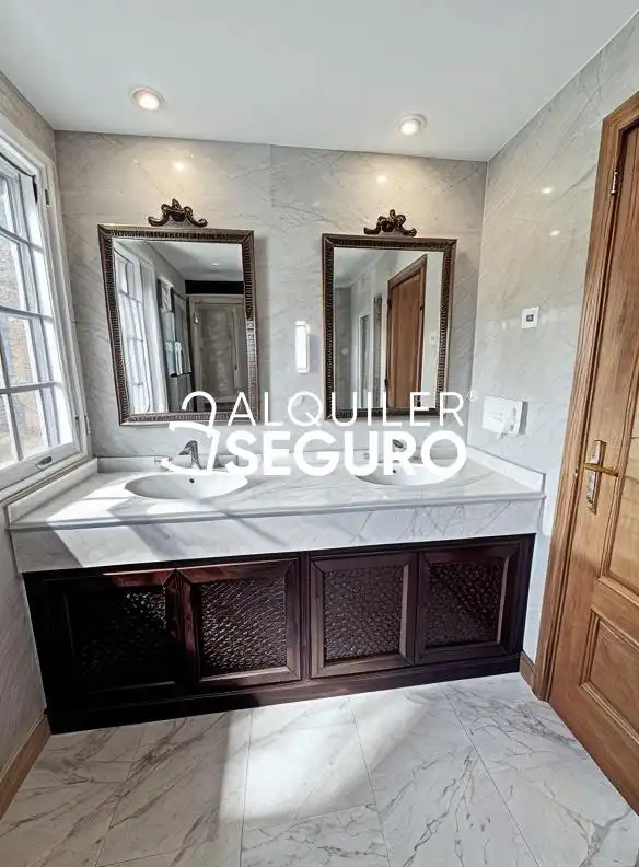 Bathroom of Houses for rent in Madrid  with Heating, Terrace and Storage room