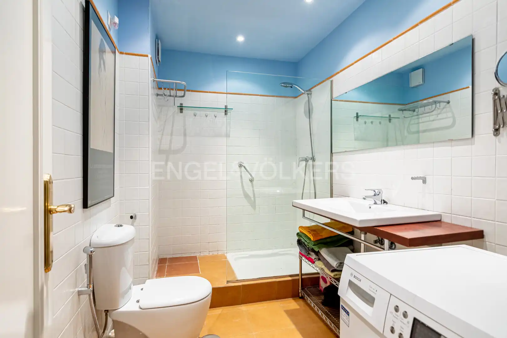 Bathroom of Flat for sale in Sevilla  with Air Conditioner and Heating