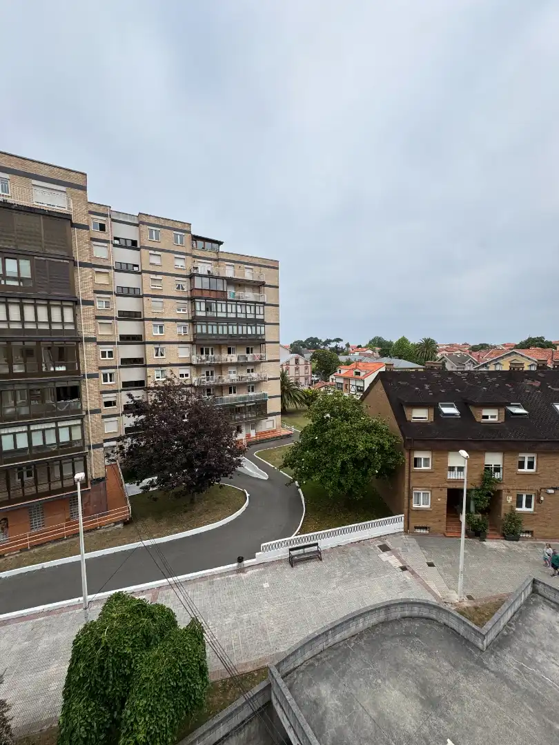 Vista exterior de Piso en venta en Castrillón con Calefacción, Parquet y Terraza