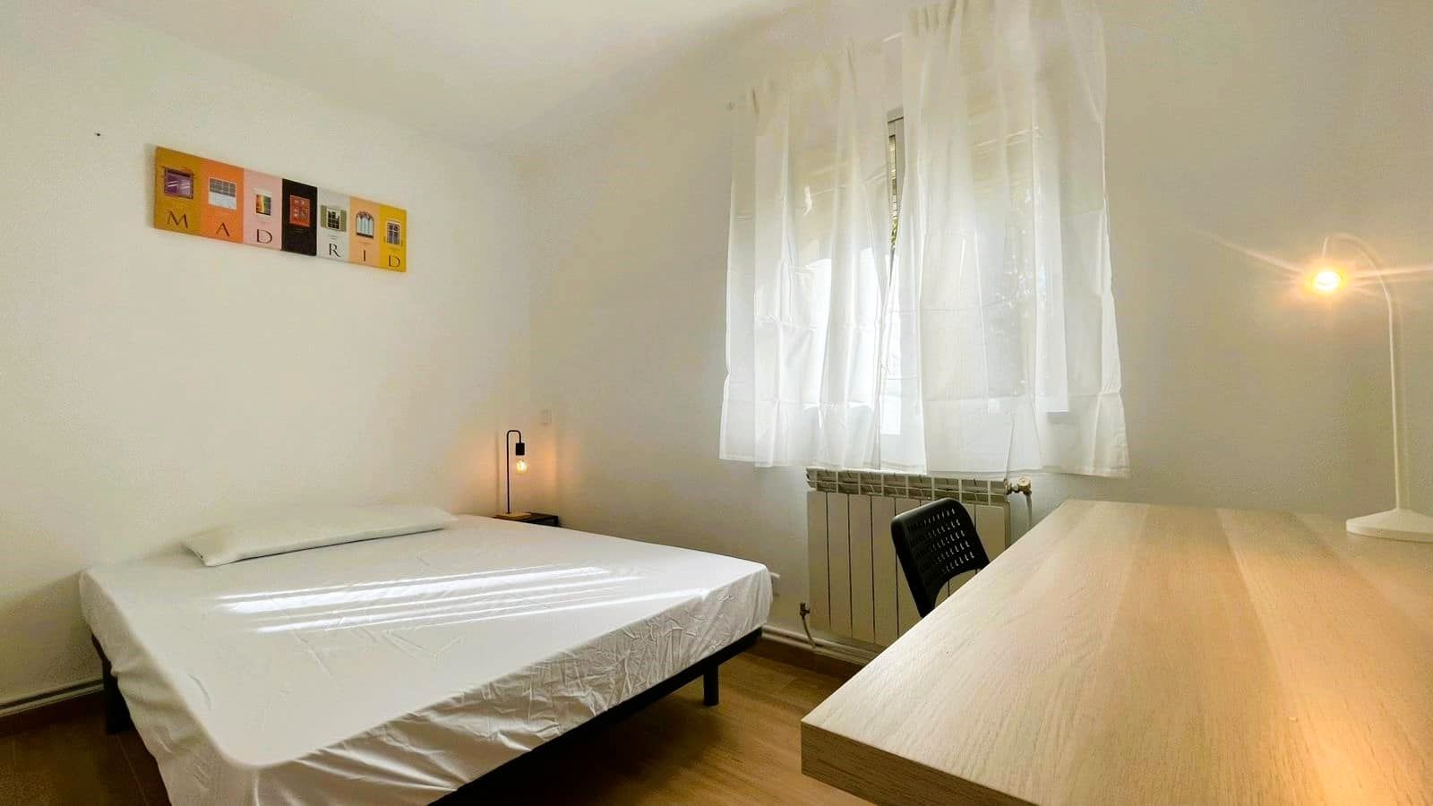 Dormitori de Pis de lloguer en  Madrid Capital amb Moblat i Internet