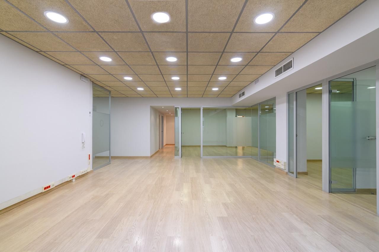 Oficina de lloguer a El Camp de l'Arpa del Clot, Sant Martí