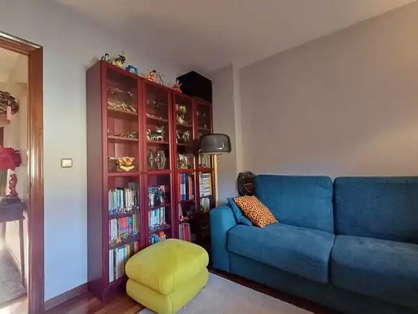Sala d'estar de Casa o xalet en venda en Vigo  amb Calefacció, Jardí privat i Parquet
