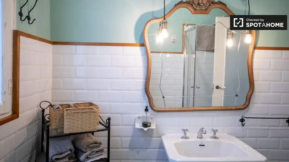 Baño de Piso de alquiler en Valencia con Aire acondicionado, Calefacción y Amueblado